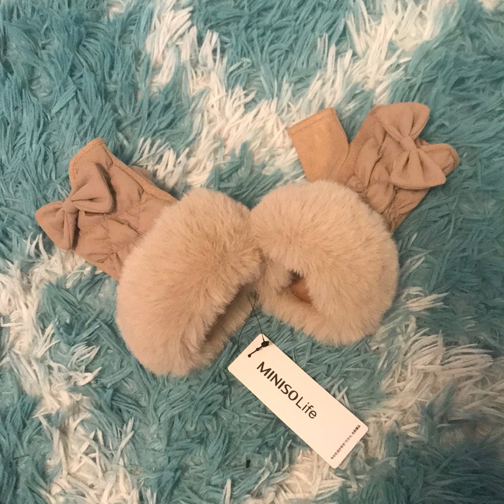 NWT Girls Tan Fingerless Gloves